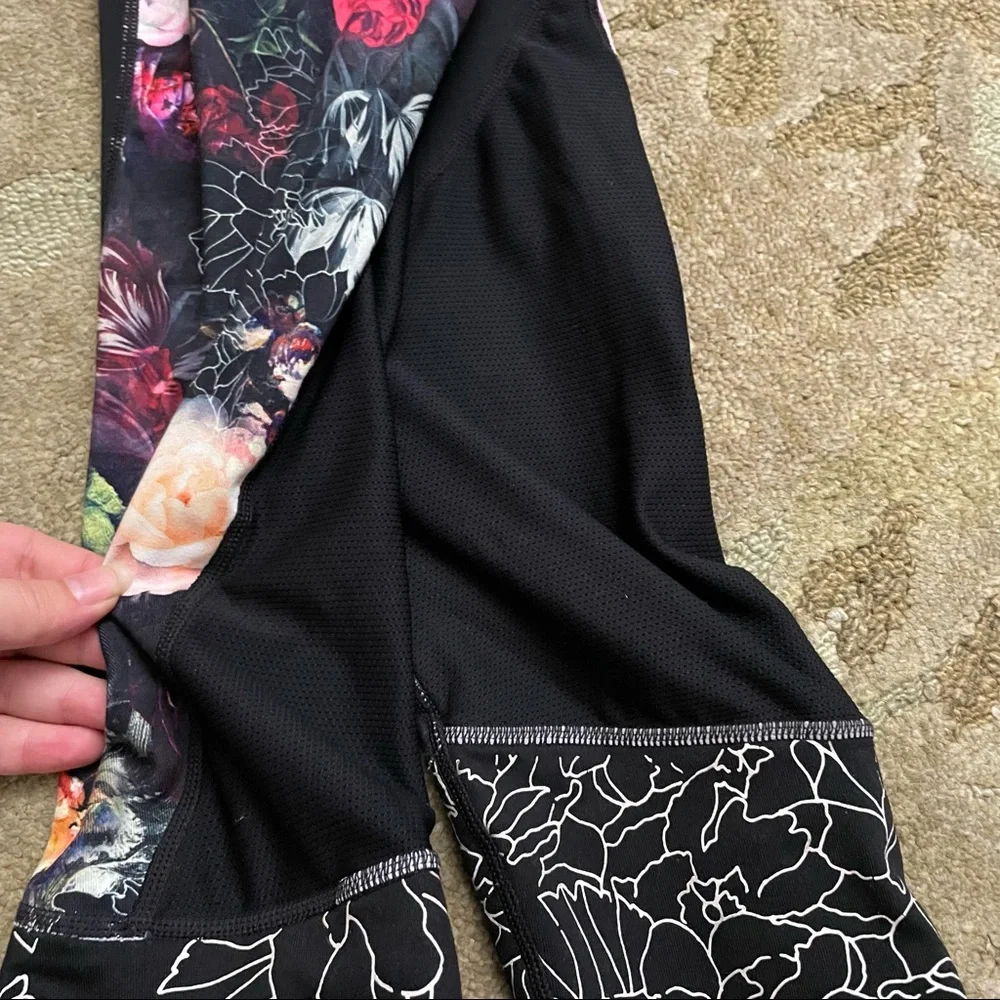 Athleta small floral leggings with pockets - Picture 5 of 6